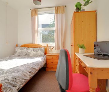 4 bedroom terraced house to rent - Photo 5