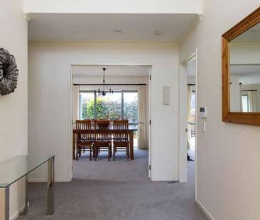 Location and locality!! - Photo 2