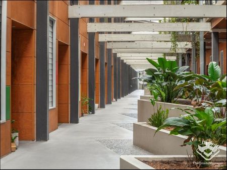 Break lease opportunity to secure a spacious woolstore apartment with private leafy outlook - Photo 5