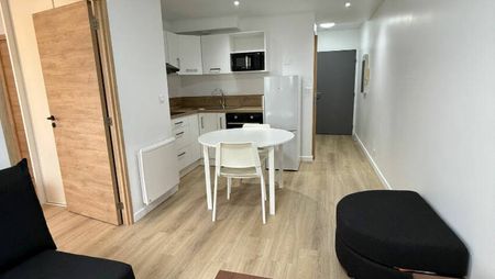 Appartement T2 meublé entièrement rénové - cuisiné équipée - Résidence SCHUMAN - Photo 2