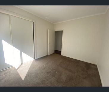 80 Springhill Drive, Cranbourne, Vic 3977 - Photo 2