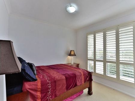 Immaculate Unit & Ideal Location&excl; - Photo 3