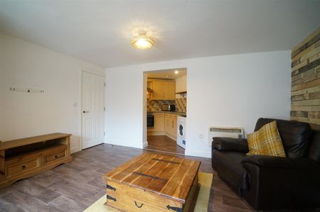 Flat 8, 15 High Street - Photo 2