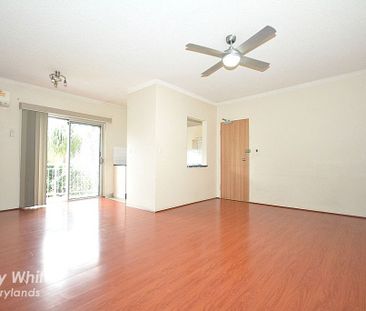 Right on the border of Parramatta CBD! - Photo 4