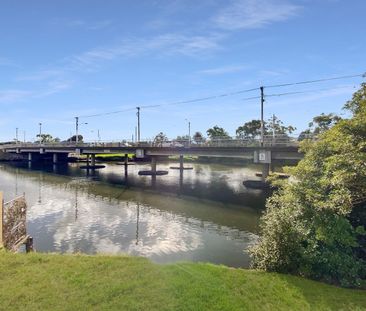 Large three bedroom home - Photo 5