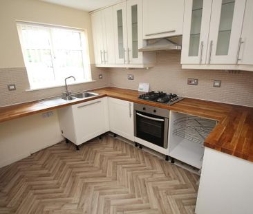 3 bedroom detached house to rent - Photo 3