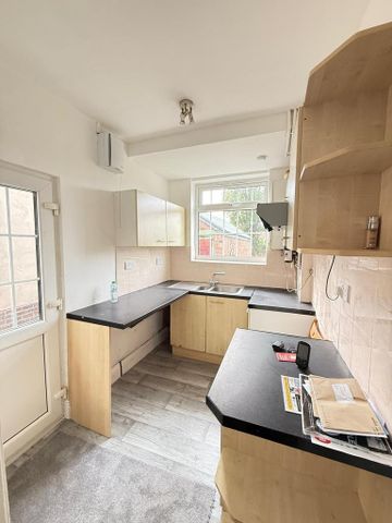 3 bedroom semi-detached house to rent - Photo 2