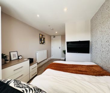 BEDROOM 1 LARGE DOUBLE ENSUITE - Photo 6