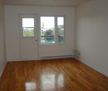 beau 4 1/2 rue Gaspard, espace de rangement juillet - Photo 2