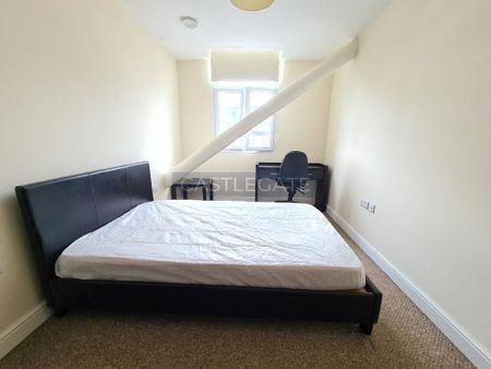 1 bedroom triplex to rent - Photo 3