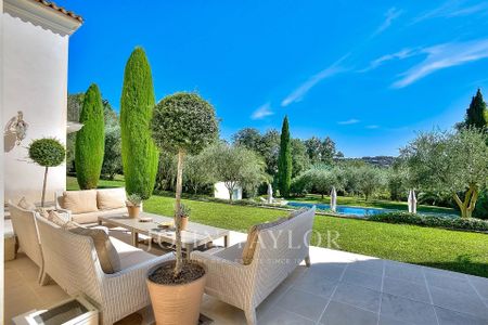 Maison à louer Valbonne, Cote d'Azur, France12 500 EUR / Mois - Photo 5
