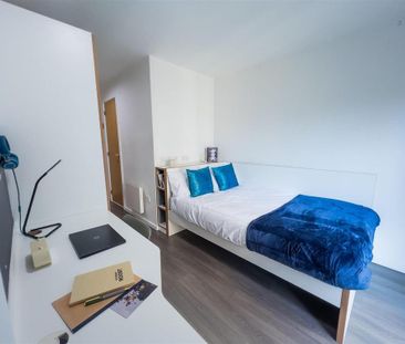 1 bedroom in a flat share to rent - Photo 4