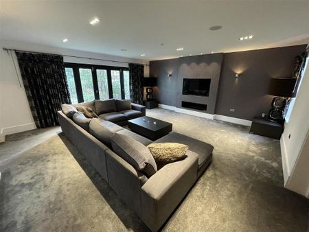 6 bedroom house to rent - Photo 2