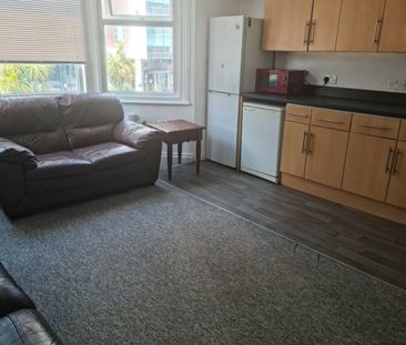 ROOM AVAILABLE IN SHARED HOUSE CENTRAL LANSDOWNE - Photo 3