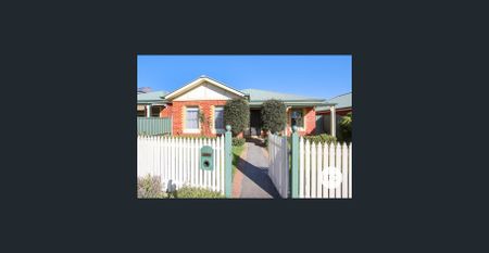 AMAZING LOCATION, STUNNING TOWNHOUSE! - Photo 3