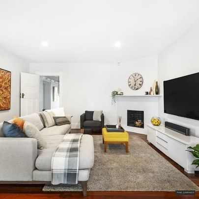 Spacious Federation Family Home with Pool & Manicured Gardens - Photo 1