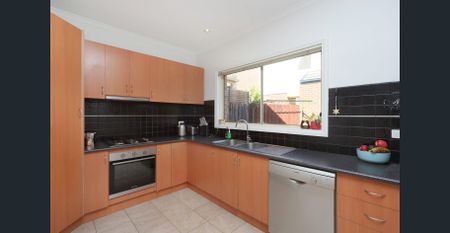 FABULOUS FAMILY HOME IN ENVIABLE LOCATION! - Photo 4