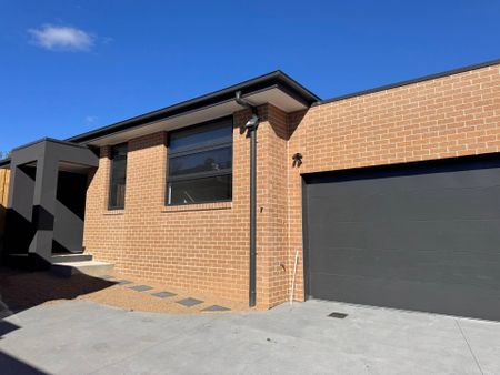 Stylish, Brand-New Living in Leafy Mount Evelyn - Photo 5