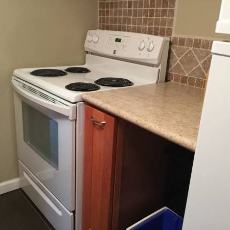 1 Br suite near ✳️ Oak & 64th✳️ - Photo 4