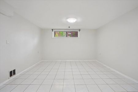 For Lease - 37 Robinson Avenue Unit# Lower, Toronto, Ontario - Photo 4