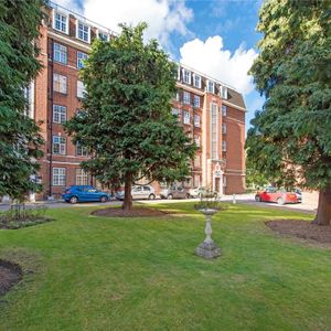 2 bedroom flat in Heathfield Terrace - Photo 2