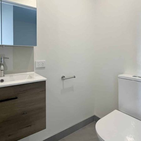 3 Bedrooms in Glen Eden - Photo 3