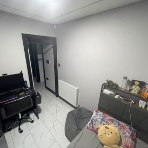 Room in a Shared House, Pinner View, HA1 - Photo 2