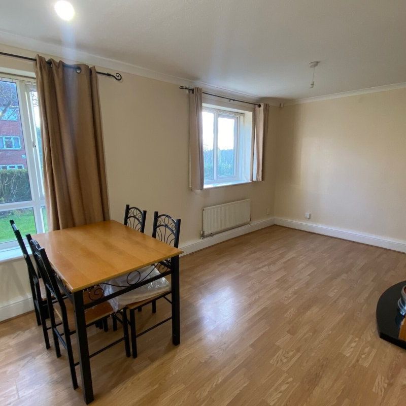 Lingfield Walk - Photo 1