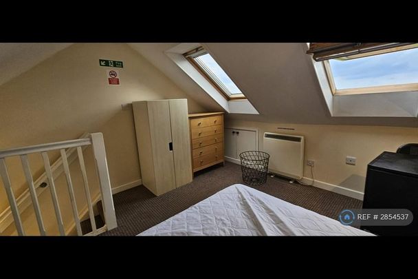 1 bedroom in a house share to rent - Photo 1