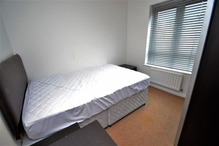 4 bedroom townhouse to rent - Photo 5