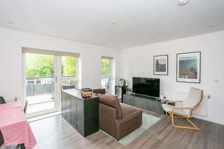 Henbury Way, Bushey, WD19 - Photo 3