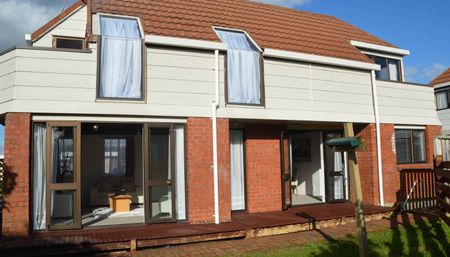 Stand-alone 3 Bedroom Townhouse - Photo 3