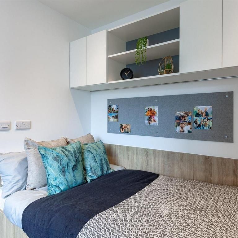 1 bedroom in a flat share to rent - Photo 1