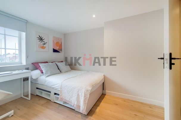 YOHO White City Westway Room 1 - Photo 1