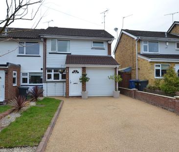 Patten Avenue, Yateley, GU46 - Photo 6