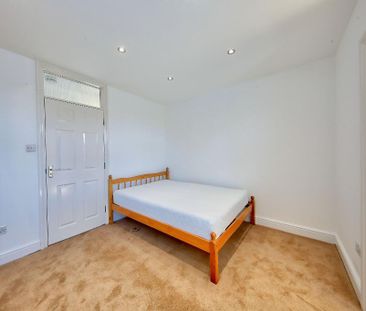 4 bedroom terraced house to rent - Photo 6