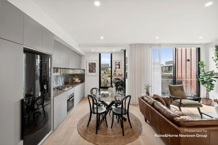 Split-level designer living - Photo 2