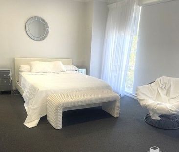 Furnished 4 Bedroom Property - Photo 5