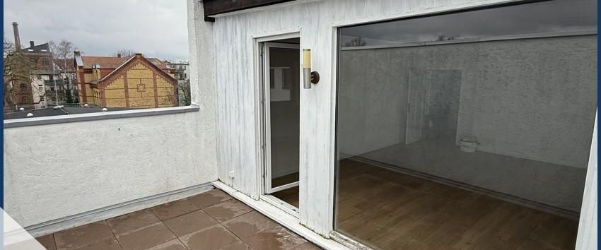 Wunderschöne lichtdurchflutete Dachgeschosswohnung mit großer Dachterrasse Perfekt für Studenten! - Photo 1