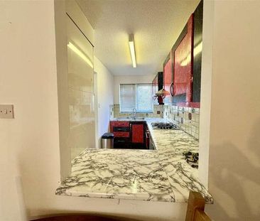 Lapponum Walk, Hayes, UB4 - Photo 6