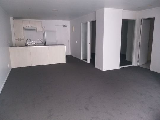 Large and Spacious - Photo 1