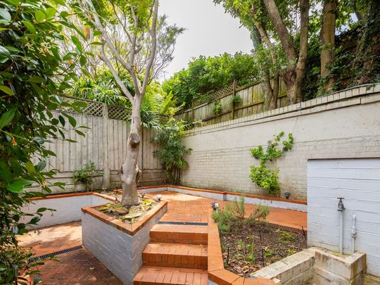 A freestanding Victorian charmer - Photo 1