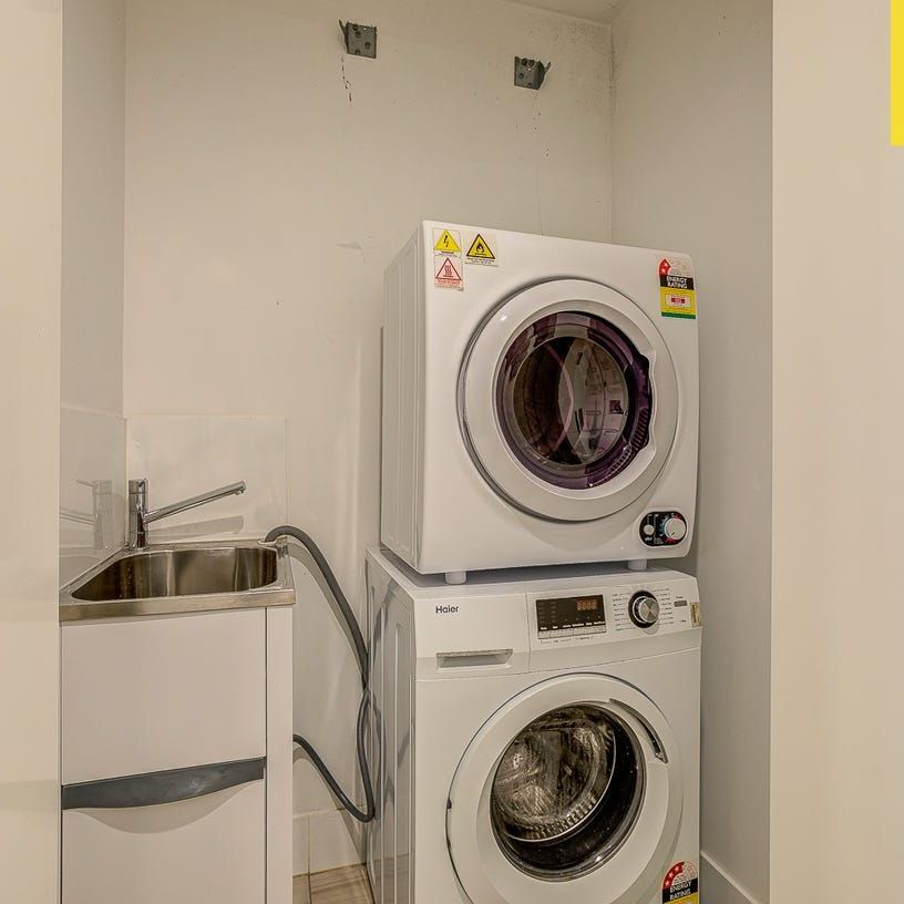 Conveniently Located Two Bedroom Apartment - Photo 1