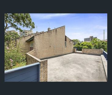 Spacious Townhouse - short term lease to 30 June 2026 only - Photo 5