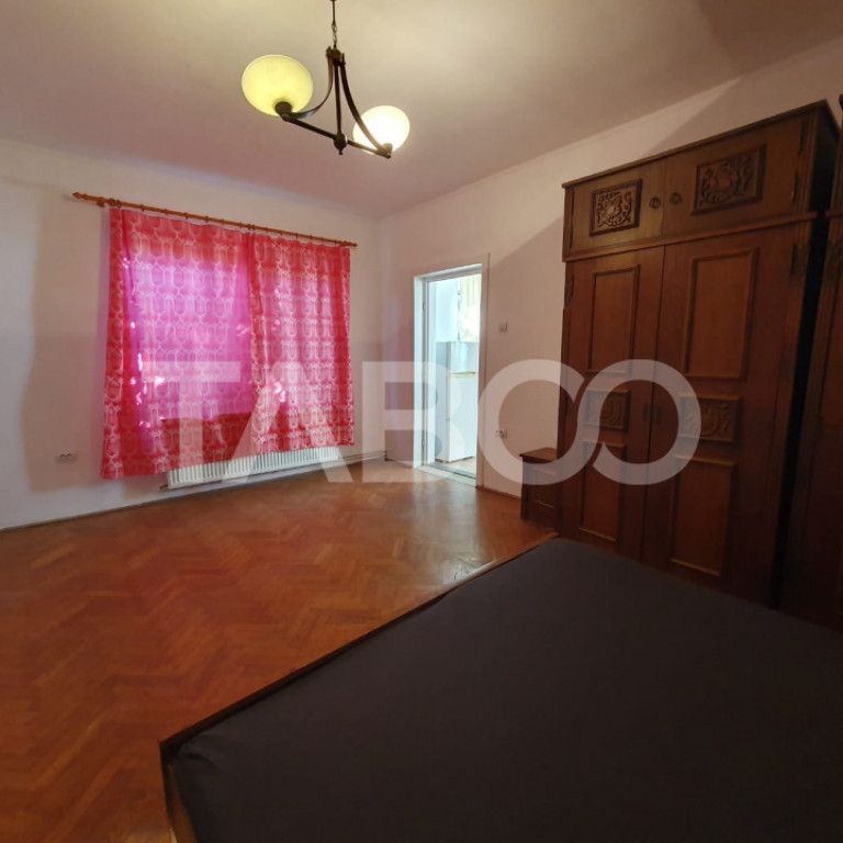 Casa de inchiriat cu 4 camere renovata in 2025 gradina si be - Fotografie 1