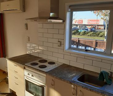 Warm, Sunny, Cosy, 2 Bedroom Unit - Photo 4