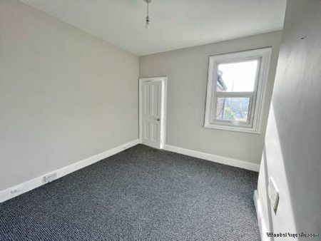 2 bedroom property to rent in Rochester - Photo 4