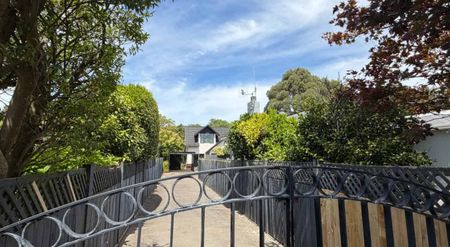 Large Home in Hokowhitu - Photo 2