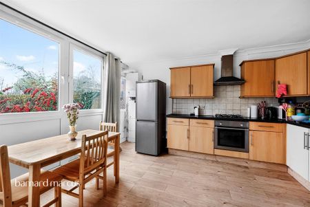4 bedroom flat to rent - Photo 4