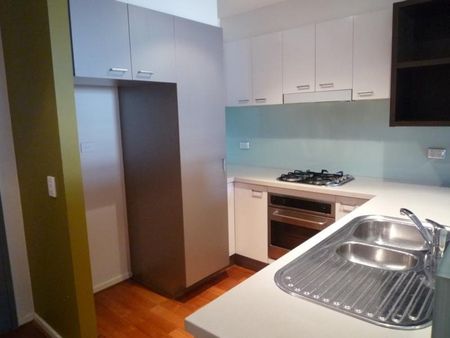 Modern 1 Bedroom Apartment with Large Balcony - Photo 4